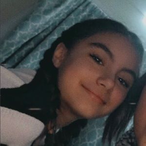 Meet your Posher, Mia